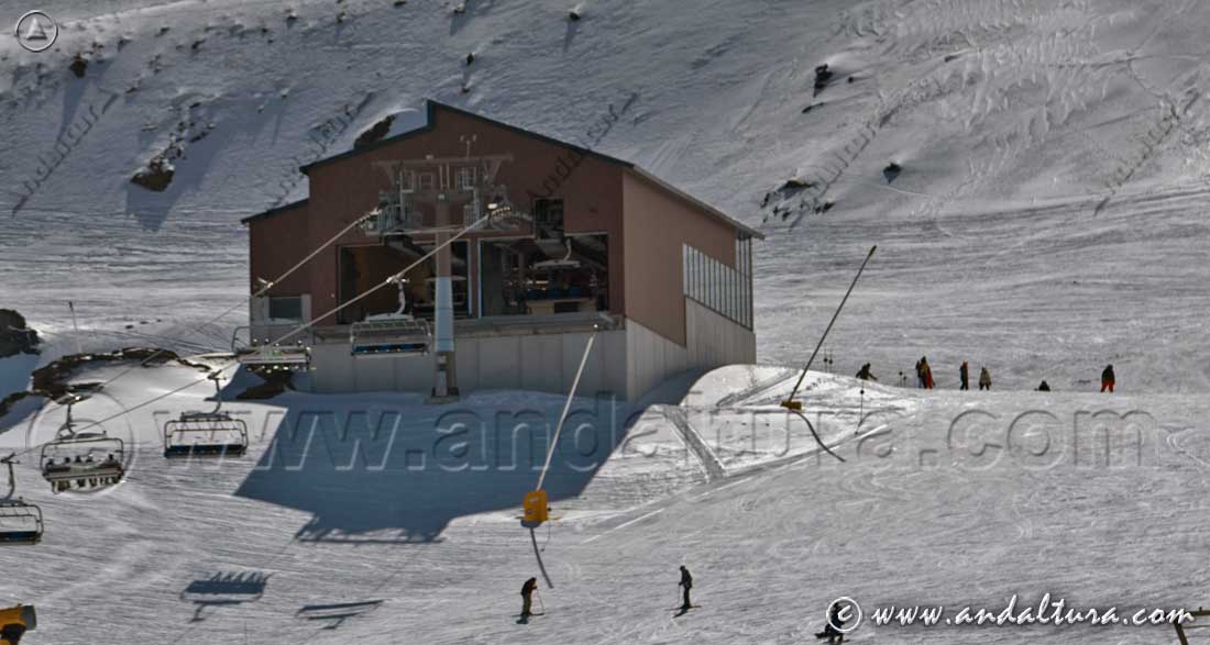 Super instalación del Telesilla Emile Allais y pistas de Principiantes II y Superverde - Área Borreguiles