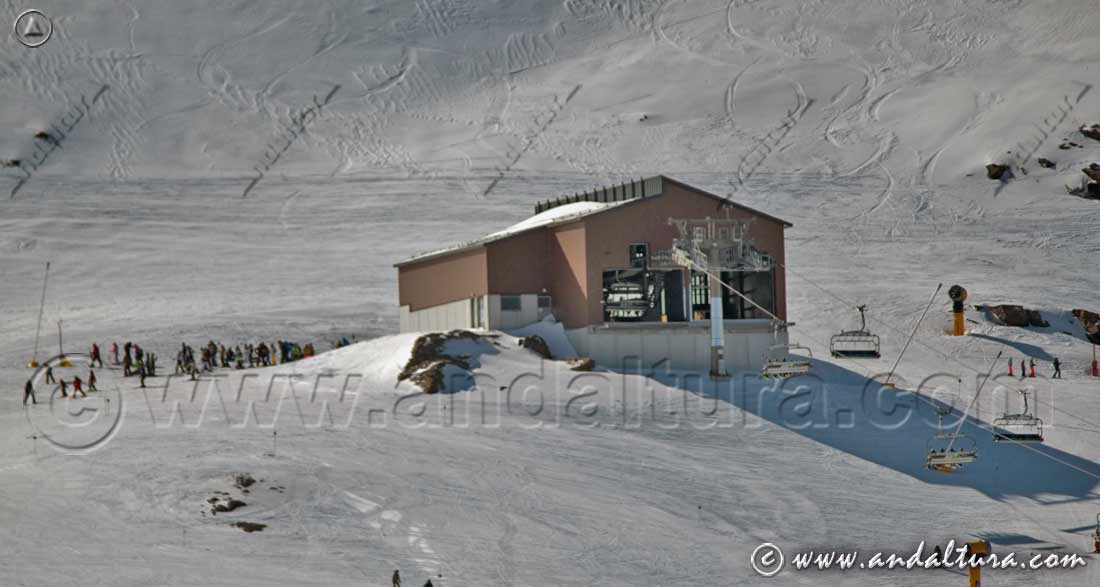Esquiadores en la superinstalación del Telesilla Emile Allais y pista principiantes 1