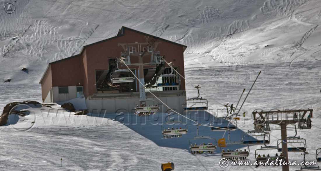 Impresionante edificio superior del Telesilla Emile Allais - Estación de Esquí Sierra Nevada