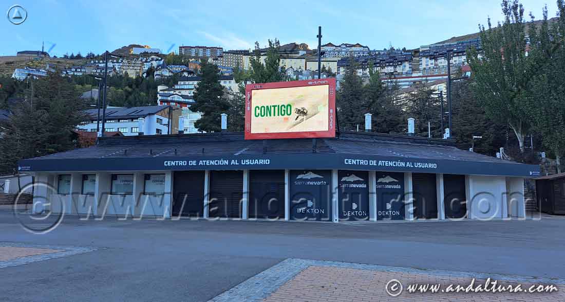 Centro de Atención al Usuario de la Estación de Esquí Sierra Nevada en la Plaza de Andalucía de Pradollano