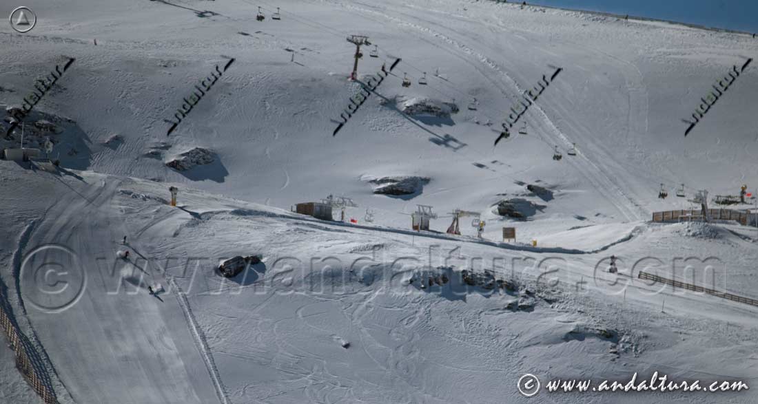 Descendiendo por la pista negra Fuente del Tesoro