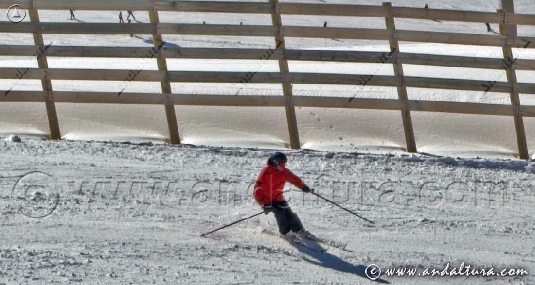 Esquiando en el Área Cauchiles - Parador en la Estación de Esquí y Montaña Sierra Nevada