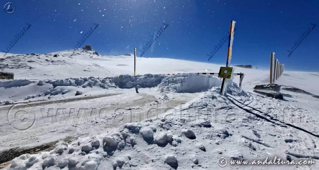 Final de la Carretera A-395 en Sierra Nevada - Paso de control en verano para vehículos autorizados