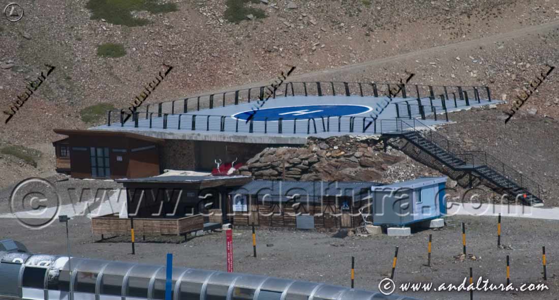 Helipuerto en Borreguiles, actualmente utilizado como zona para descansar de esquiadores, snowboarders y visitantes - Novedades Temporada 2024-2025
