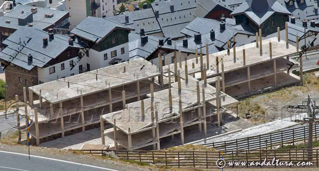 Edificios en construcción en Pradollano - Estación de Esquí Sierra Nevada