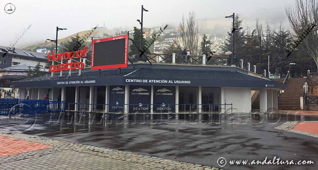 Oficina del Centro de Atención al usuario de la Estación de Esquí y Montaña Sierra Nevada en la Plaza de Andalucía en Pradollano