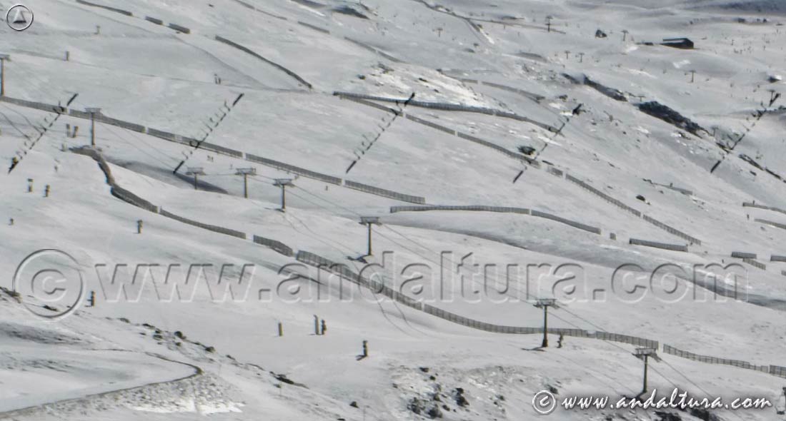 Cañones y paravientos en la pista Águila y el Área Cauchiles - Parador