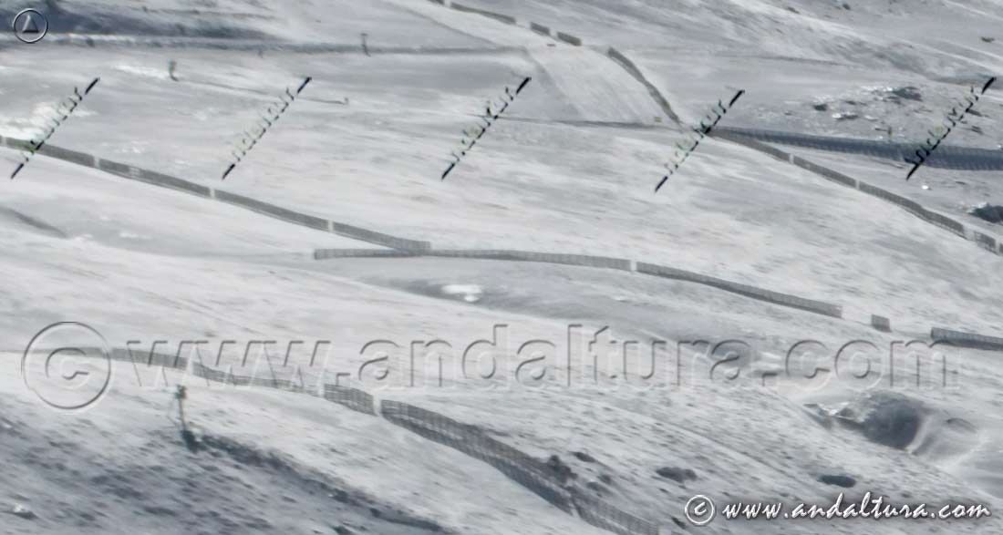 Paravientos, cada vez más abundantes, y pistas de esquí en la Estación de Esquí Sierra Nevada