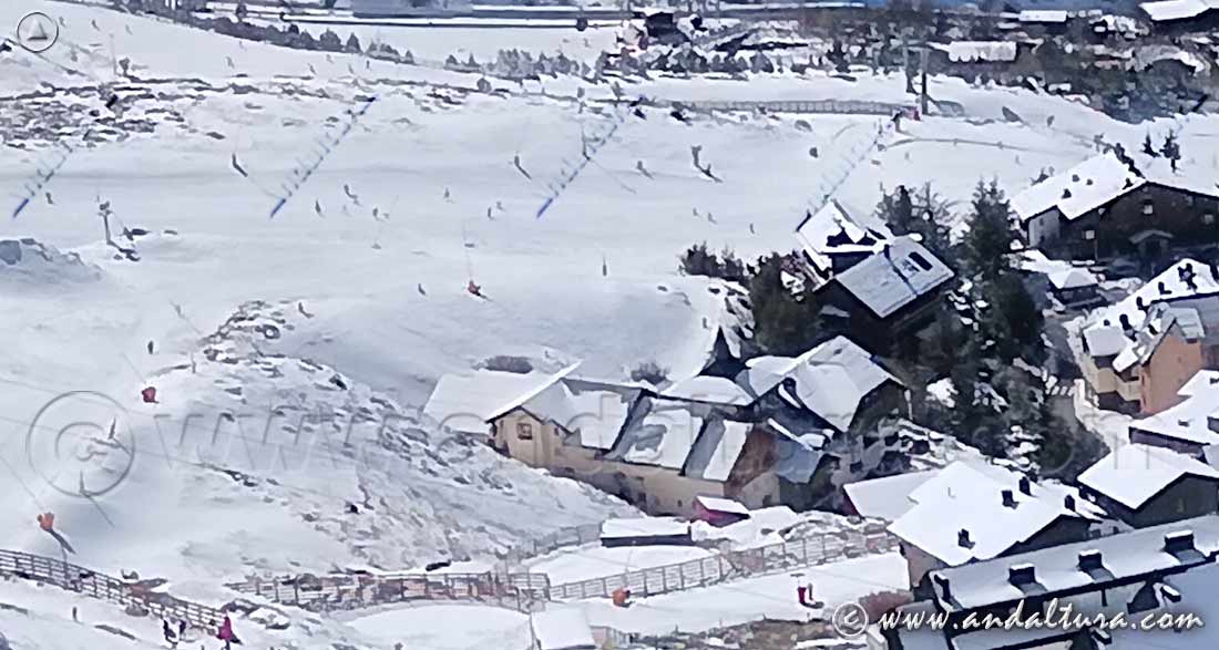 Últimas palas de la pista Águila junto a la Urbanización de Pradollano