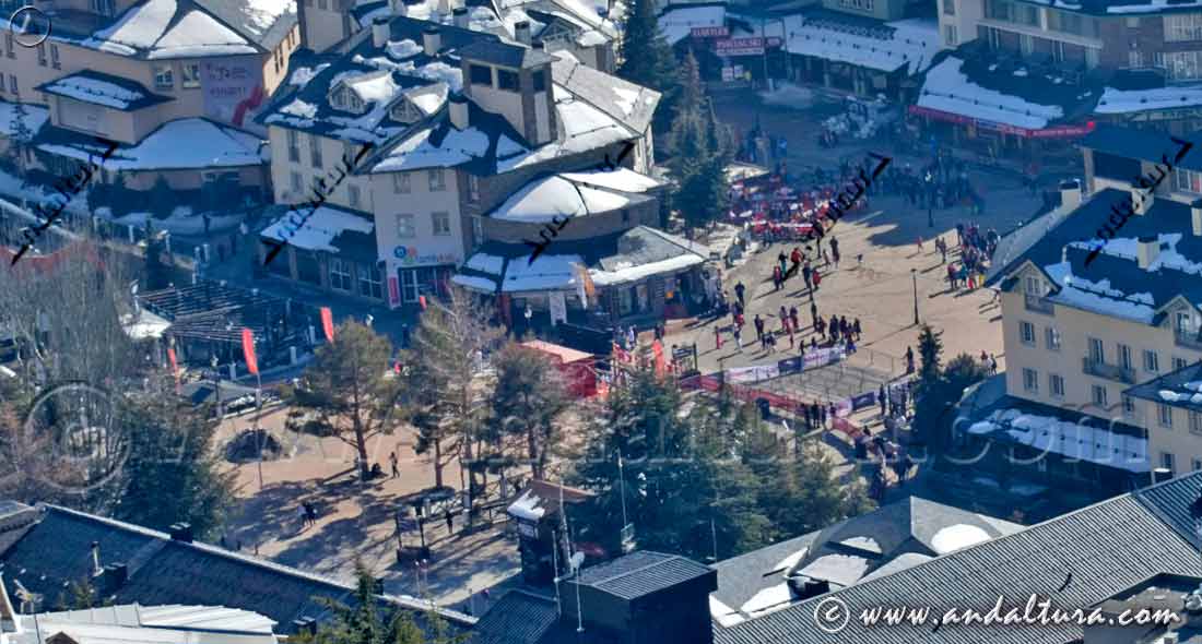 Plaza de Pradollano y abajo la Plaza de Andalucía en Pradollano