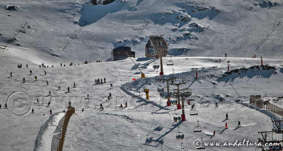 Telesilla Veleta y pistas Peseta y Peñones en la Estación de Esquí Sierra Nevada