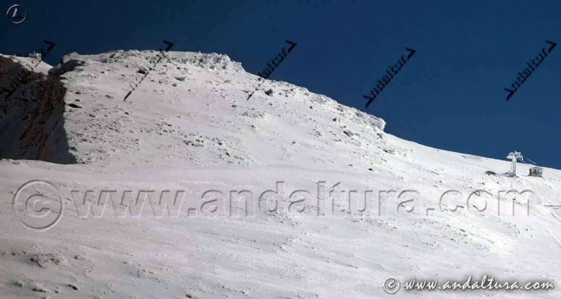 Vértice Geodésico Veleta y Telesquí Antonio Zayas en la Estación de Esquí Sierra Nevada