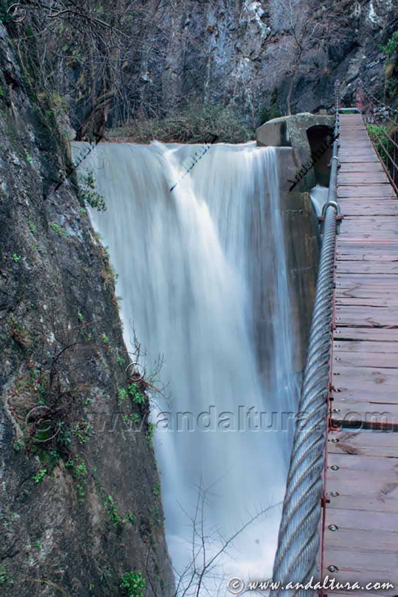 Cascada de los Cahorros desde el Puente colgante