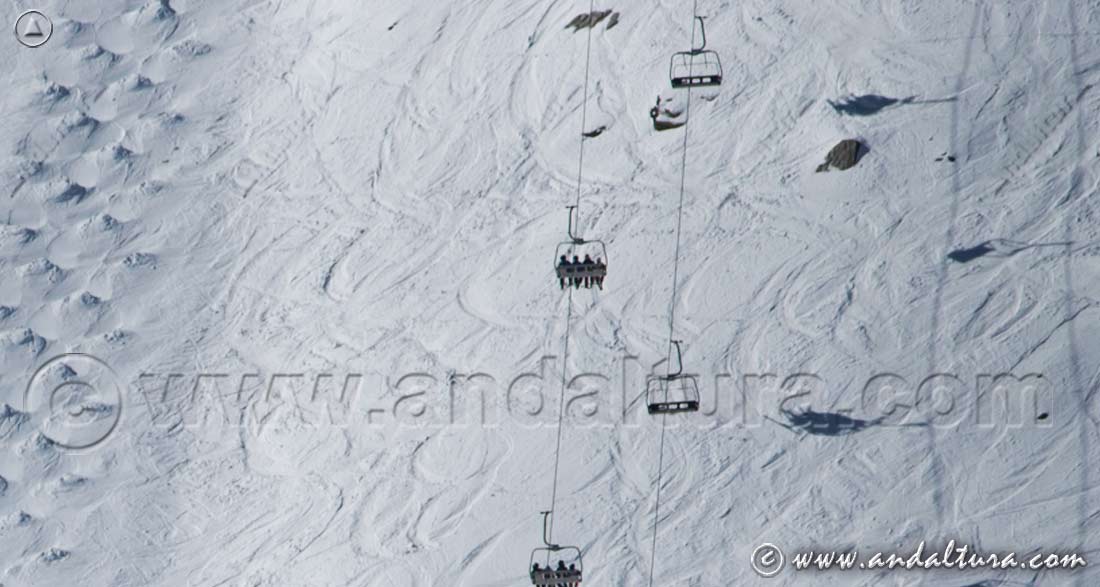 Telesilla Emilio Reyes y pista la Visera - Pistas Negras de la Estación de Esquí Sierra Nevada