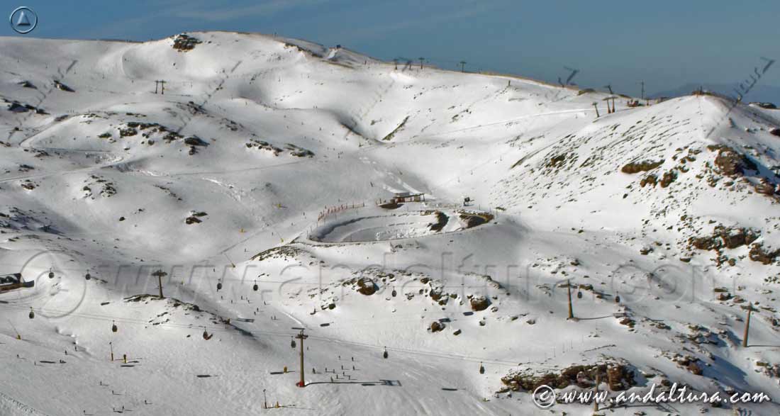 Pistas y Remontes de la Estación de Esquí Sierra Nevada entre las Áreas Loma de Dílar y Río Monachil