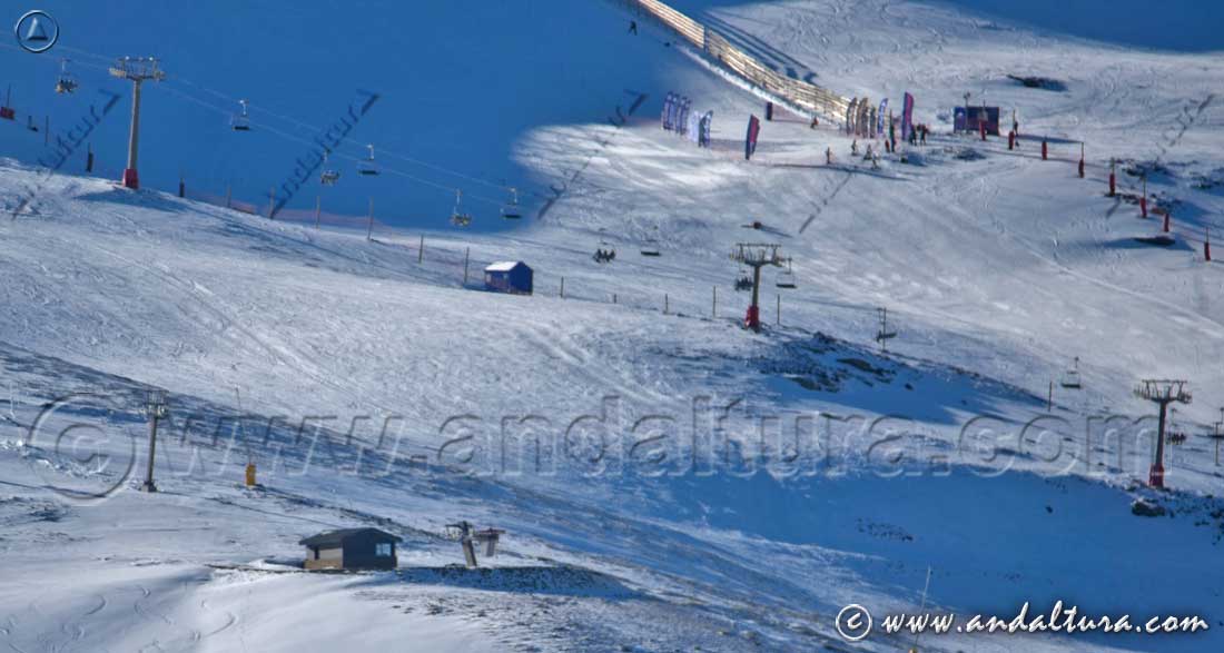 Pista Monachil y Telesilla Montebajo en la Estación de Esquí Sierra Nevada