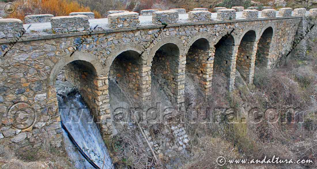 Puente de los Siete Ojos sobre el Arroyo de Huenes
