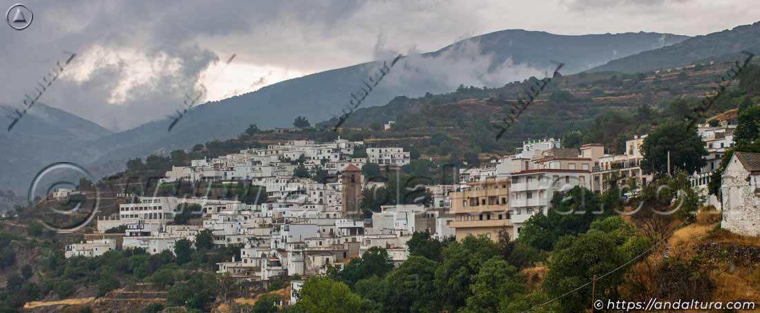 Bayárcal y al fondo el Chullo