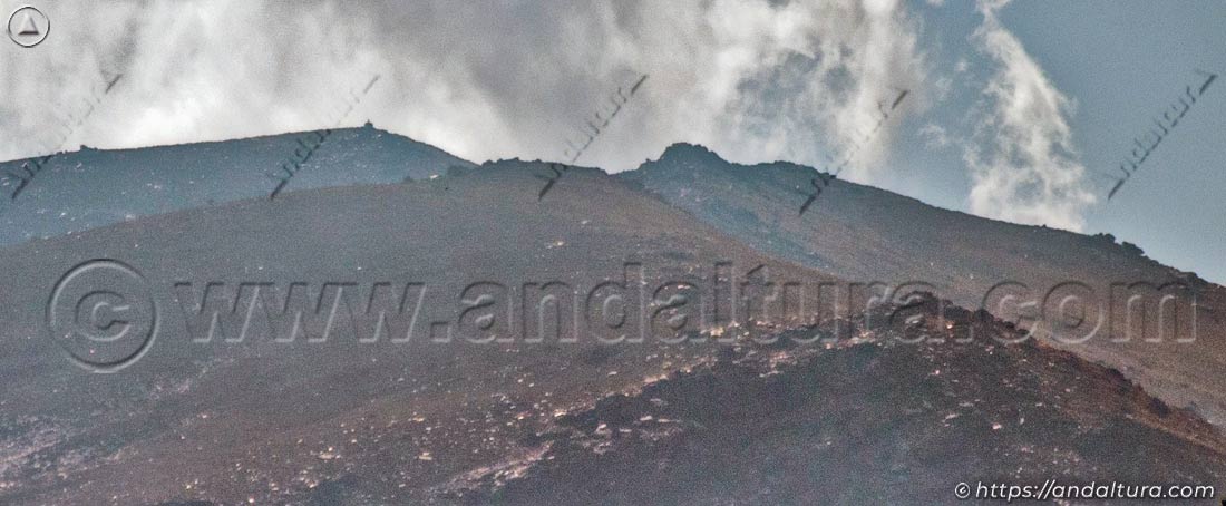 Vértice Geodésico Chullo desde la pista del Recorrido para BTT de la Transnevada