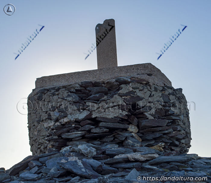 Pico más alto de Almería: Vértice Geodésico Chullo