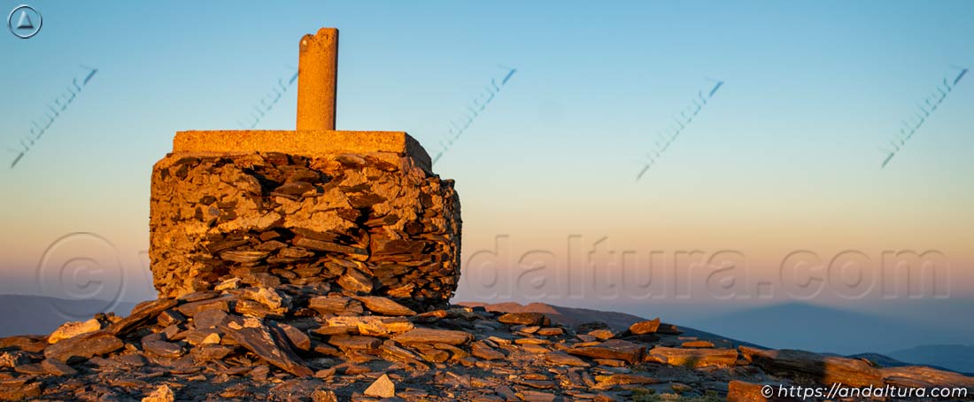 Atardeciendo en el Chullo y sombra sobre el Valle del Andarax