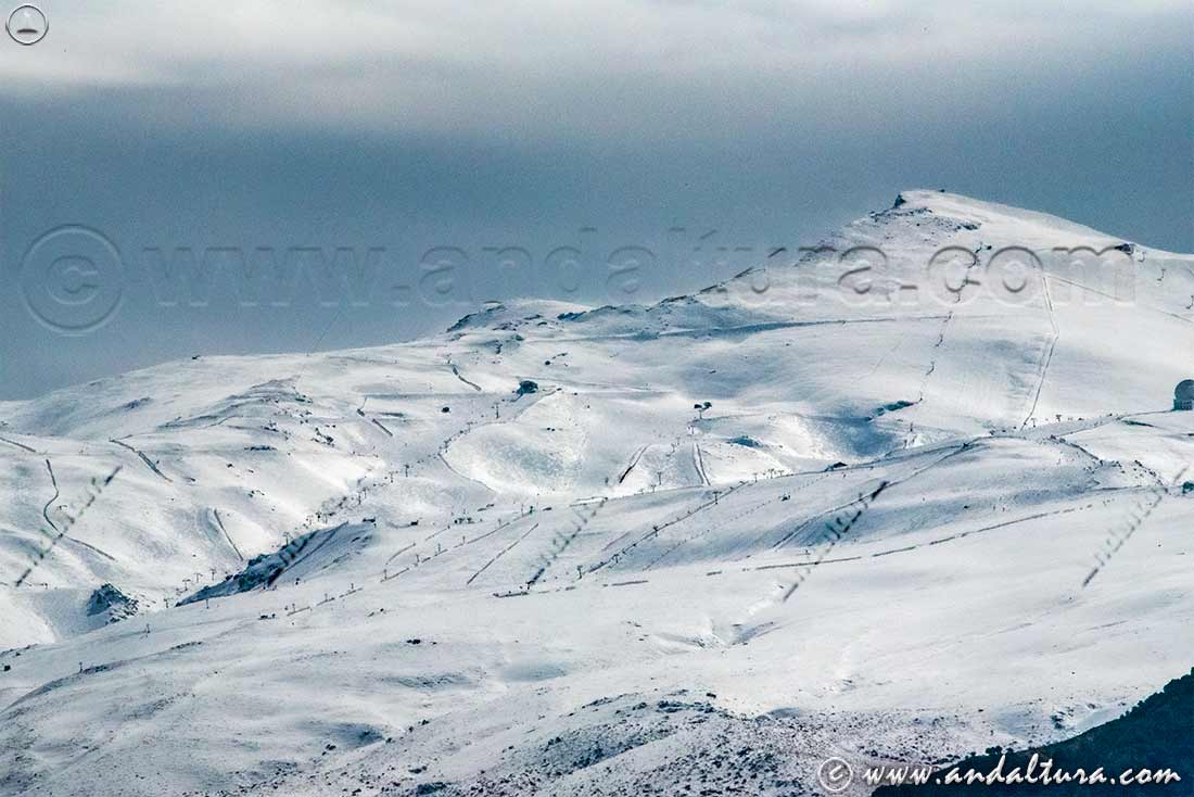 El Veleta y la Estación de Esquí Sierra Nevada tras la mayor nevada de la Temporada el 12 de marzo de 2025