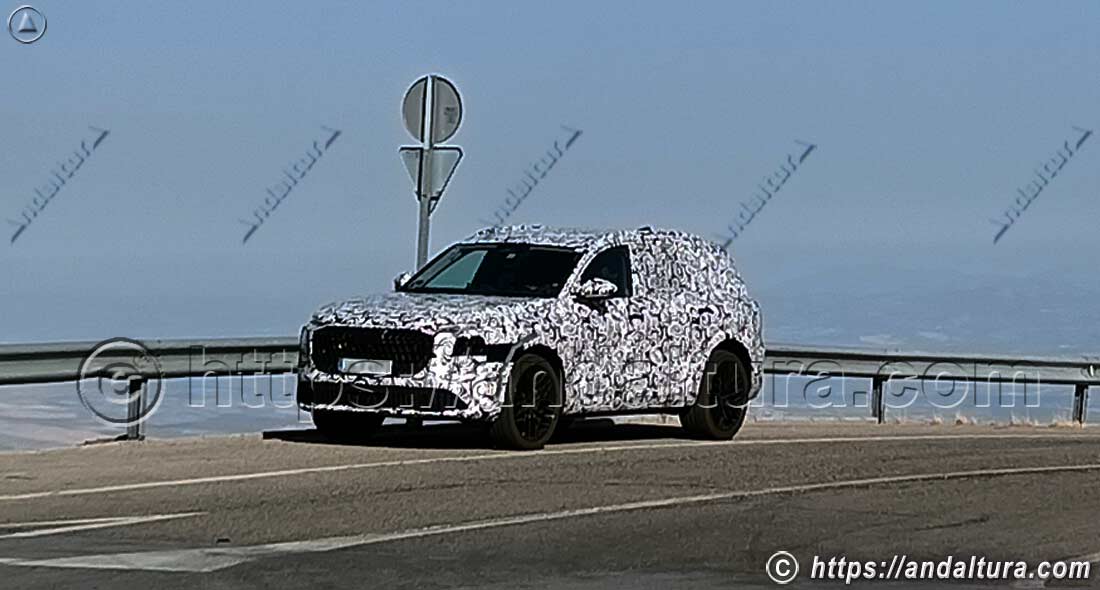 Coche camuflado en la carretera de Sierra Nevada en Granada