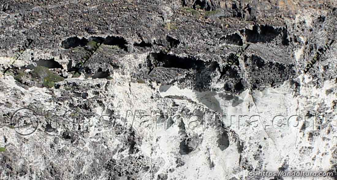 detalle-estratos-volcanicos-cala-chica Detalle de los materiales volcánicos del acantilado de Cala Chica