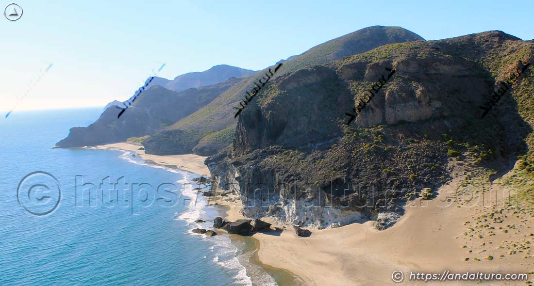 panoramica-calas-barronal-cabo-gata Panorámica del sector de las Calas del Barronal en Cabo de Gata