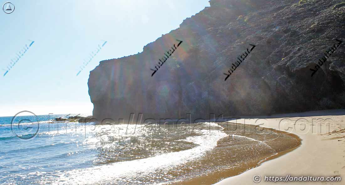 Sector occidental de Cala Príncipe bajo los acantilados del Barronal