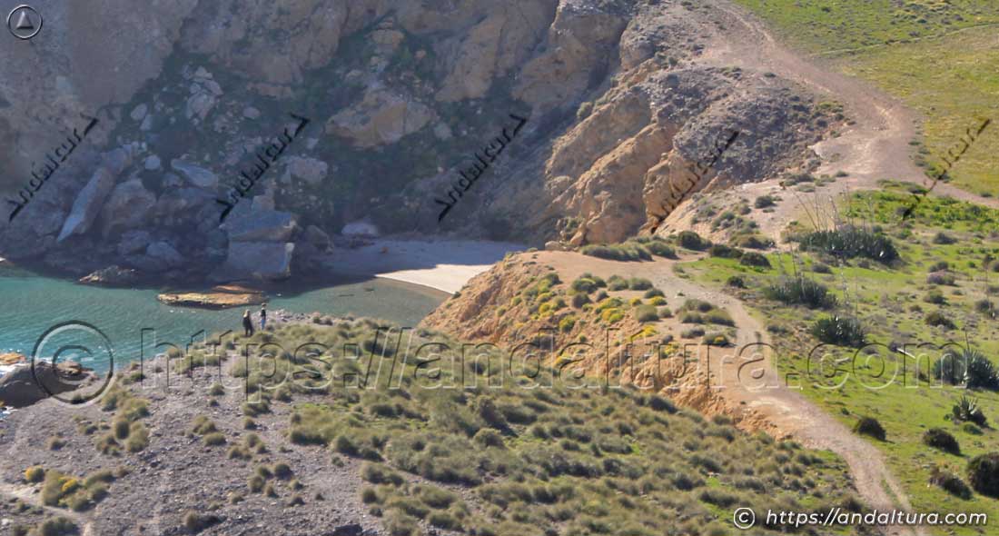 Sendero que conduce hasta Cala de los Amarillos desde la Playa de los Genoveses