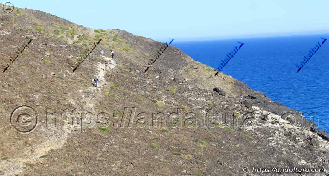 Sendero litoral hacia Cala Príncipe en el Barronal