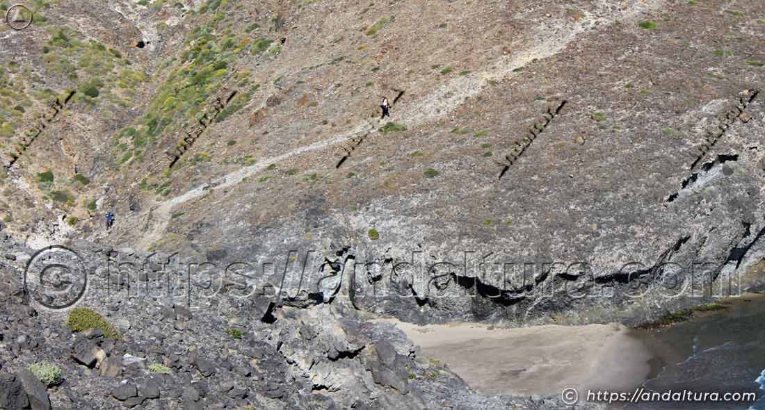 Sendero de descenso hasta Cala Príncipe