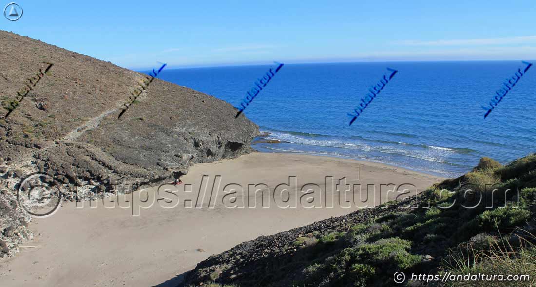 Vista general de Cala Príncipe en el Parque Natural Cabo de Gata-Níjar